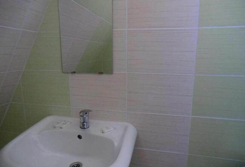 标准三人间, Guest House Petrovi