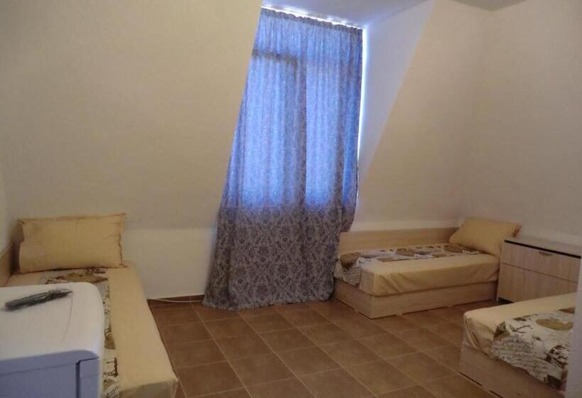 标准三人间, Guest House Petrovi