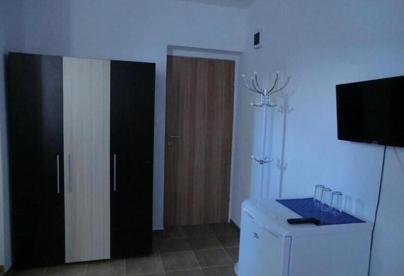 标准三人间, Guest House Petrovi