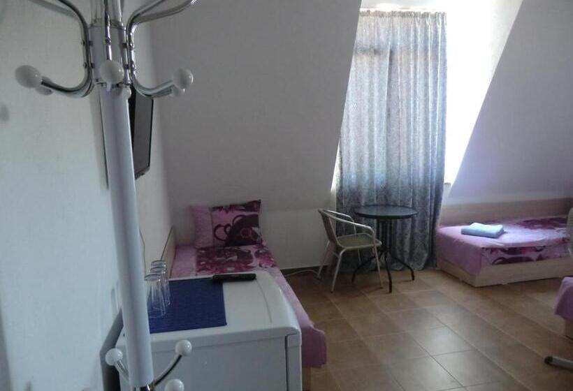 标准三人间, Guest House Petrovi