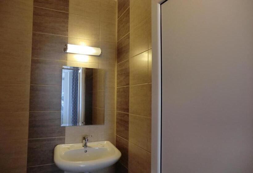 Classic room with balcony, Guest House Petrovi