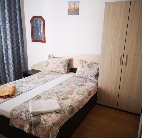 Classic room with balcony, Guest House Petrovi