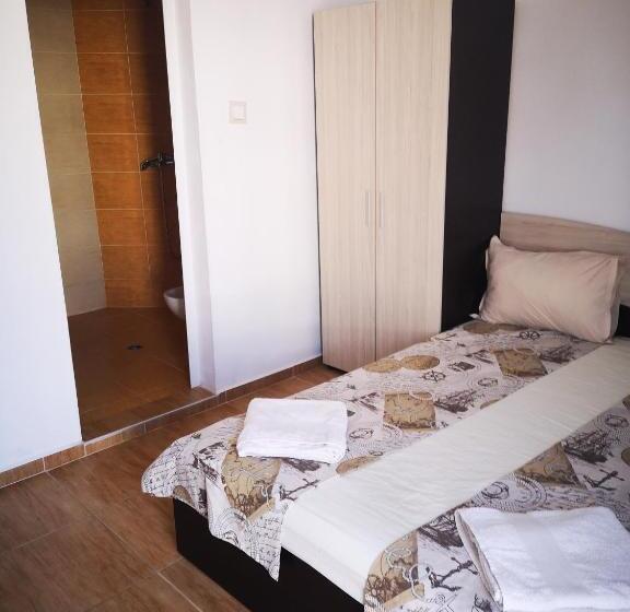 Classic room with balcony, Guest House Petrovi