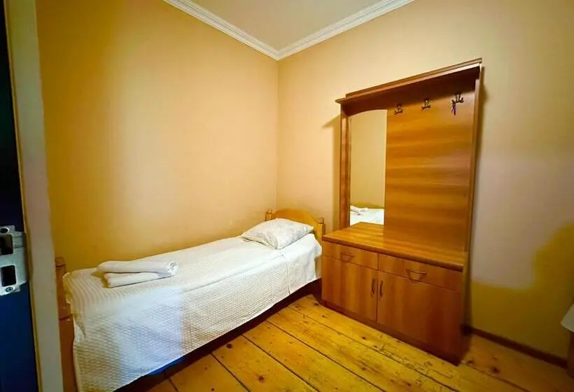 اتاق استاندارد با سرویس بهداشتی مشترک, Mziuri Guest House