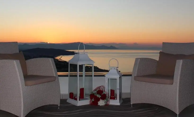オーシャンビュースタンダードルームバルコニー付き, Villa Treglia B&b