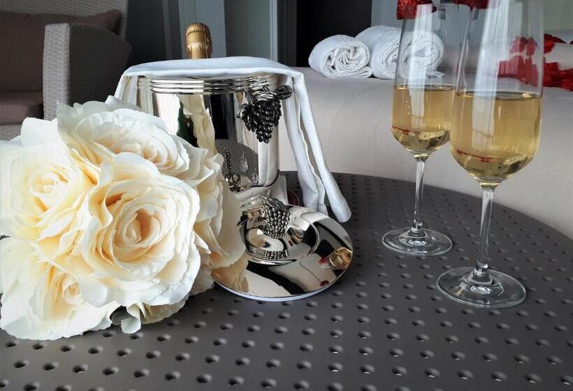 海景标准间带阳台, Villa Treglia B&b