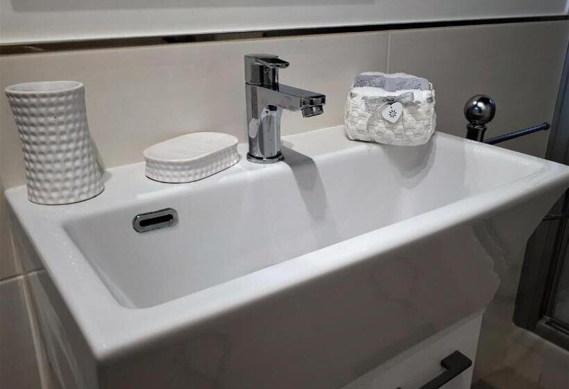 اتاق استاندارد با بالکن و چشم‌انداز دریا, Villa Treglia B&b