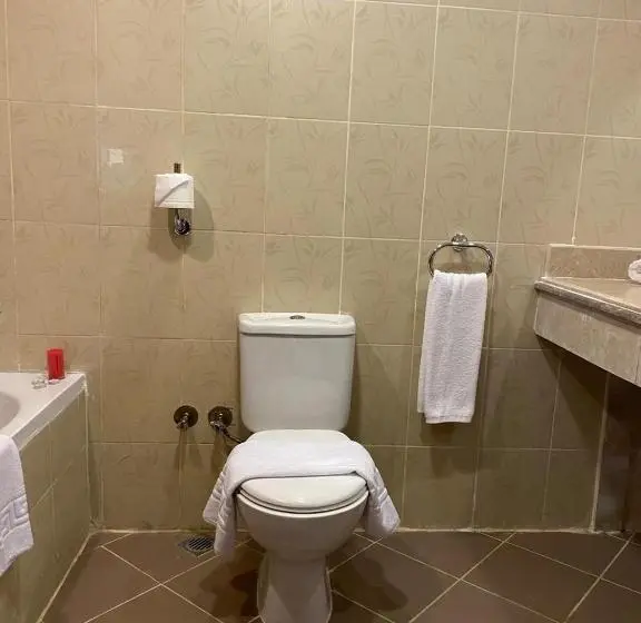 اتاق خانوادگی با چشمانداز دریا, Grand Waha Resort