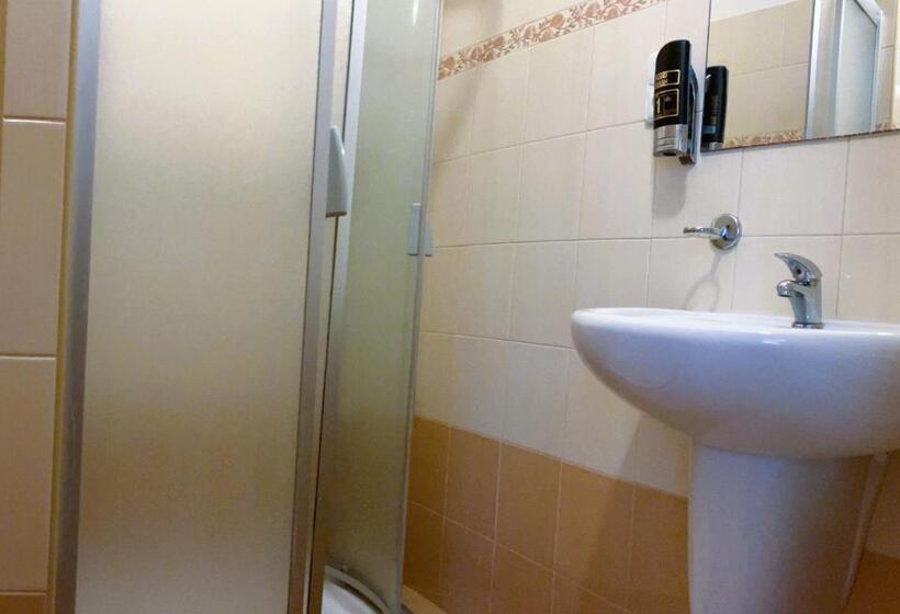 Трехместный Номер Стандарт с Балконом, Star Hotels Benecko