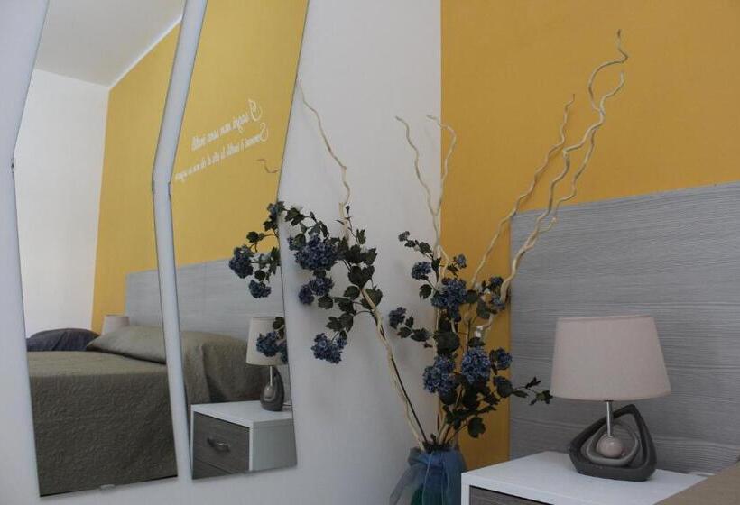 חדר סטנדרט לשלושה עם מרפסת, B&b Morfeo