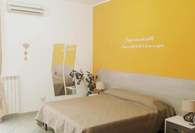 חדר סטנדרט לשלושה עם מרפסת, B&b Morfeo