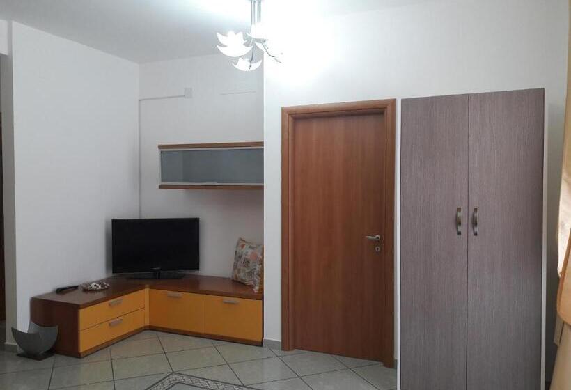 חדר סטנדרט לשלושה עם מרפסת, B&b Morfeo