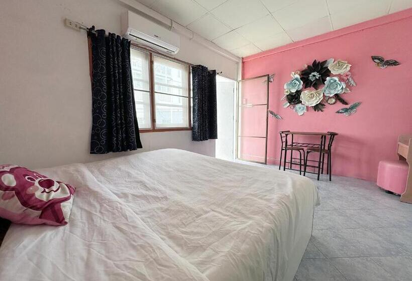 Quarto Estandar com Sacada, Sea View Jomtien Guest House