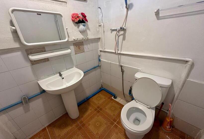 Quarto Basic, Sea View Jomtien Guest House