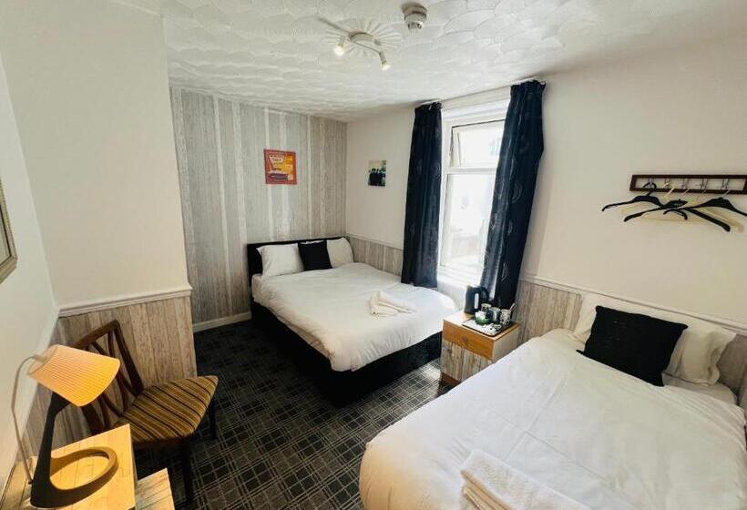 غرفة قياسية ثلاثية, Tower Central Hotel Albert Road