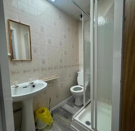 Quarto Quádruplo Clássico, Tower Central Hotel Albert Road