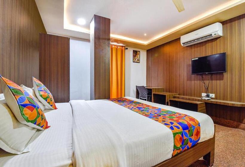 חדר אקזקיוטיב לשלושה, Fabhotel Tak International