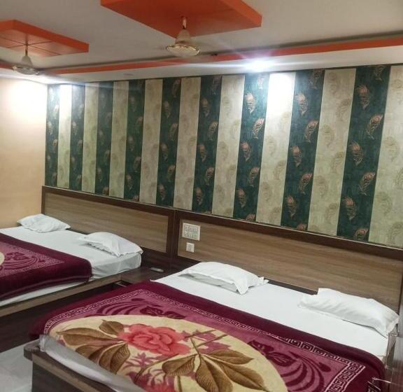 デラックスの4人部屋, Goroomgo Parvati Residency Madhya Pradesh