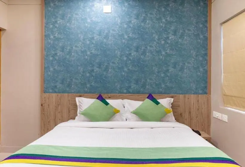 デラックスルーム, Treebo Sreepathi Prayag Apartments