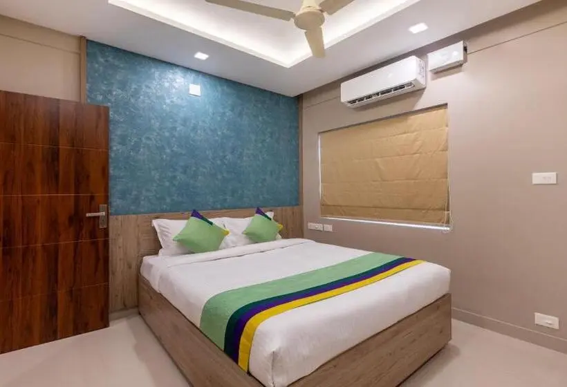デラックスルーム, Treebo Sreepathi Prayag Apartments