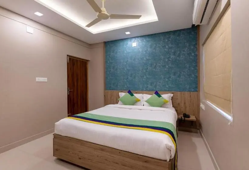 デラックスルーム, Treebo Sreepathi Prayag Apartments