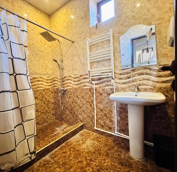 バス共有のスタンダードルーム, Garden Evn Airport