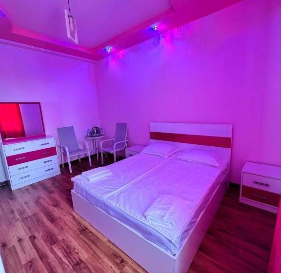 バス共有のスタンダードルーム, Garden Evn Airport