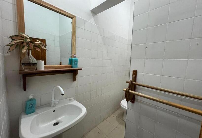 חדר משפחתי דלוקס, Wannas House