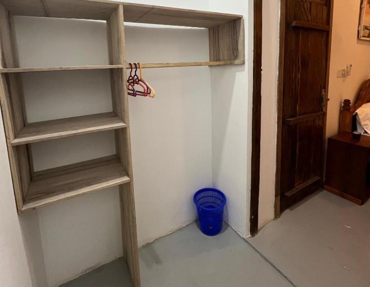 חדר משפחתי דלוקס, Wannas House