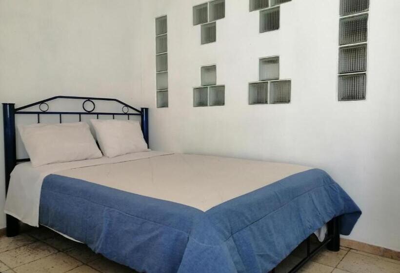 Quarto Triplo Estandar Banheiro Compartilhado, Hostal Maple