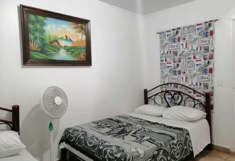 Quarto Quádruplo Estandar, Hostal Maple