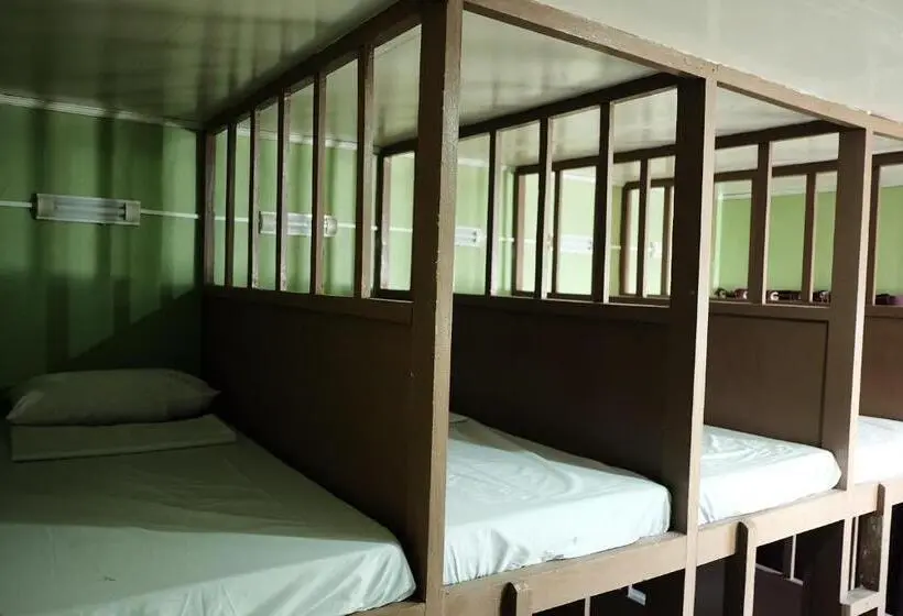 ルームシェアのワンベッド, Malapascua Budget Inn Mbi Dive Center