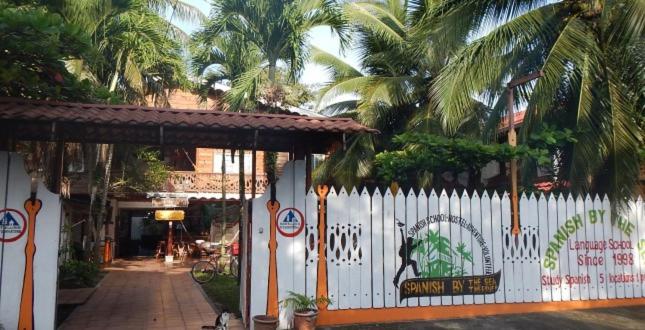 غرفة قياسية, Spanish By The Sea   Bocas