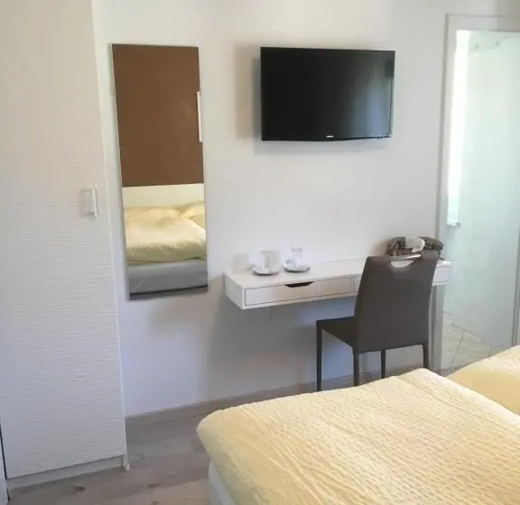 Perhehuone Yhdistettävä, B&b Tencia