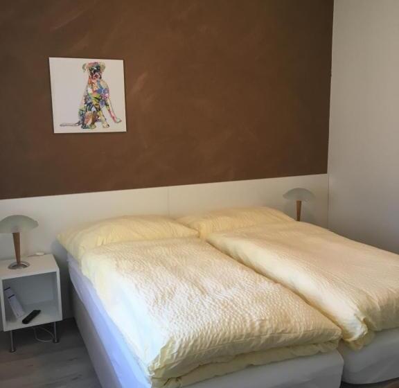 חדר משפחתי מקשר, B&b Tencia