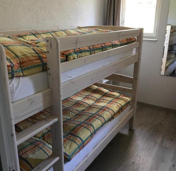 חדר אקונומי לשלושה, B&b Tencia