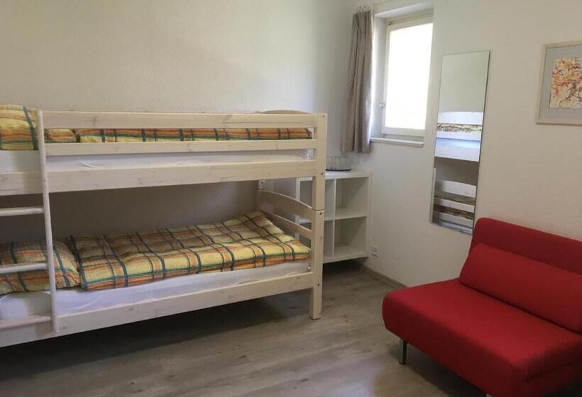 חדר אקונומי לשלושה, B&b Tencia