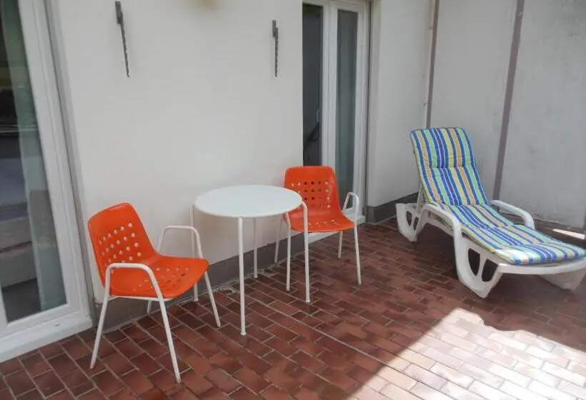 Juniorsviitti Parveke, B&b Tencia
