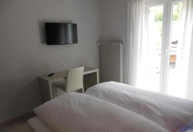Juniorsviitti Parveke, B&b Tencia