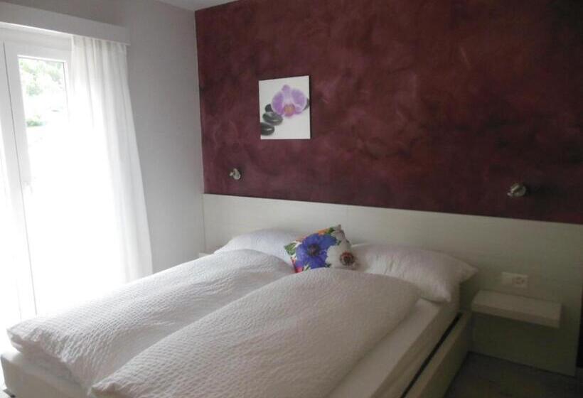 Полулюкс с Балконом, B&b Tencia