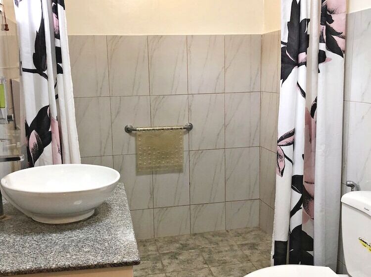 اتاق استاندارد چهار تخته, Casa Roces