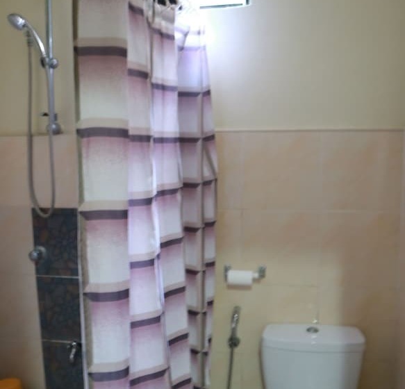 اتاق خانوادگی, Mabini Pensione