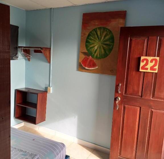 غرفة قياسية ثلاثية, Surfari Bocas