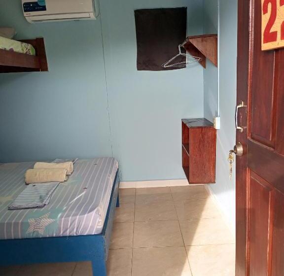 غرفة قياسية ثلاثية, Surfari Bocas