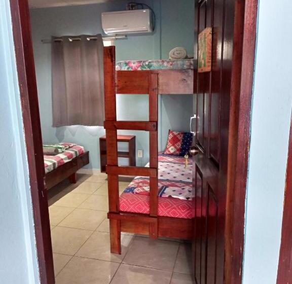 غرفة قياسية رباعية, Surfari Bocas