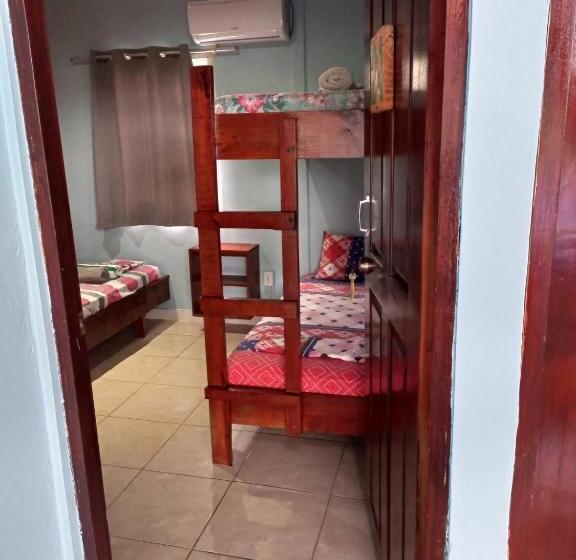 غرفة قياسية رباعية, Surfari Bocas