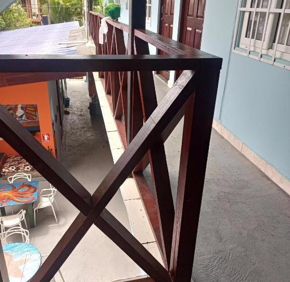 غرفة قياسية, Surfari Bocas