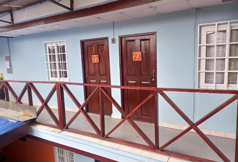 غرفة قياسية ثلاثية, Surfari Bocas