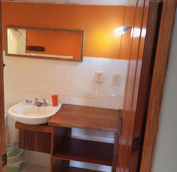 شقة غرفة واحدة, Surfari Bocas