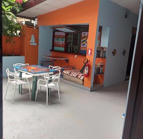 غرفة قياسية رباعية, Surfari Bocas